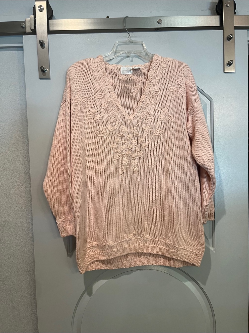 Vintage Victoria’s Secret Moda Intl Blush Pink V-Neck Floral Knit Sweater.